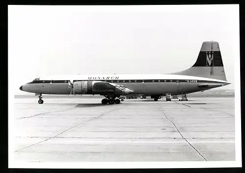 Fotografie Flugzeug, Passagierflugzeug Niederdecker der Monarch Airline, Kennung G-AOVG