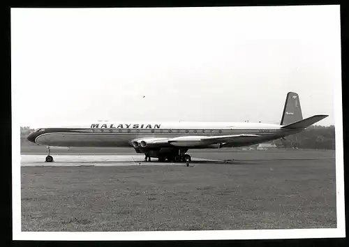 Fotografie Flugzeug De Havilland Comet, Passagierflugzeug der Malaysian Air, Kennung 9M-ADB