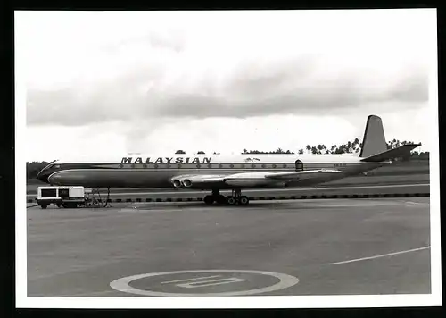 Fotografie Flugzeug De Havilland Comet, Passagierflugzeug der Malaysian Air, Kennung 9M-AOE