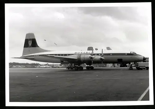 Fotografie Flugzeug Niederdecker, Passagierflugzeug der Monarch Airline, Kennung G-AOVN