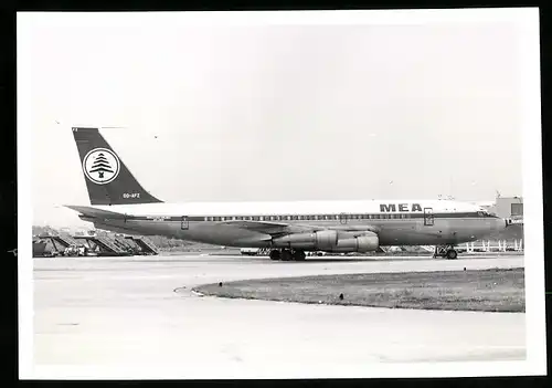 Fotografie Flugzeug Boeing 707, Passagierflugzeug der MEA, Kennung OD-AFZ