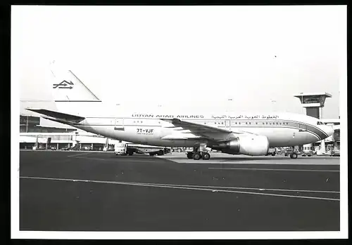 Fotografie Flugzeug Airbus, Passagierflugzeug der Libyan Arab Airlines, Kennung 7T-VJF