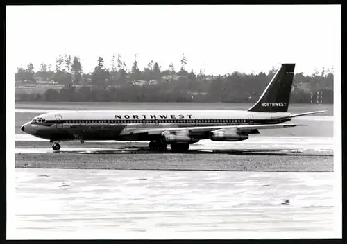 Fotografie Flugzeug Boeing 707, Passagierflugzeug Northwest