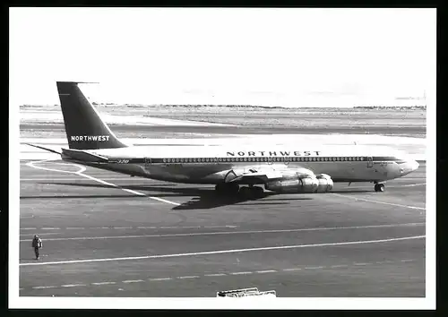 Fotografie Flugzeug Boeing 707, Passagierflugzeug Northwest, Kennung N370US