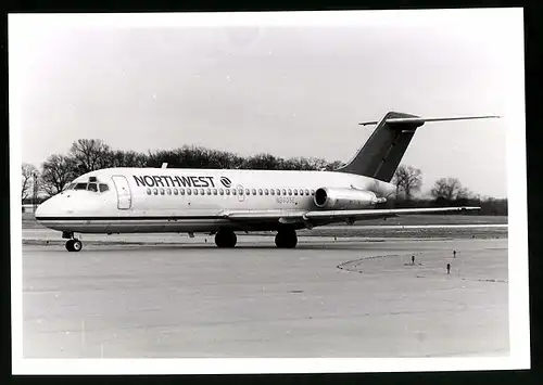 Fotografie Flugzeug Douglas DC-9, Passagierflugzeug Northwest, Kennung N8905E