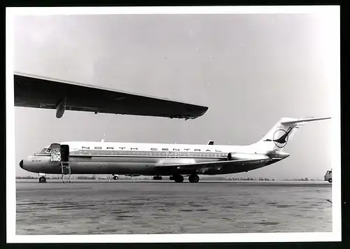 Fotografie Flugzeug Douglas DC-9, Passagierflugzeug North Central