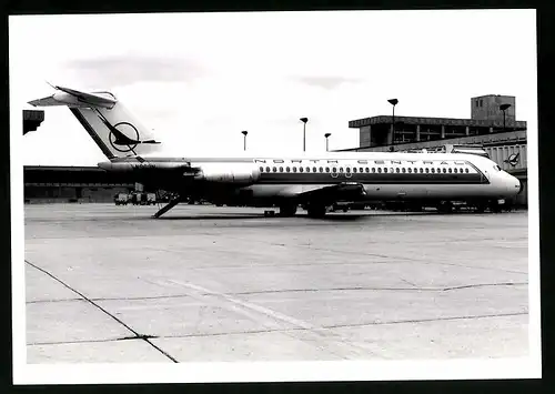 Fotografie Flugzeug Douglas DC-9, Passagierflugzeug North Central, Kennenung N963N