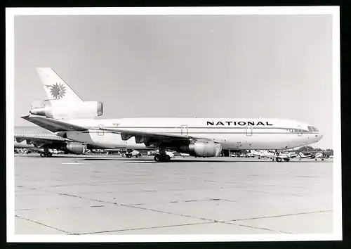 Fotografie Flugzeug Douglas DC-10, Passagierflugzeug National