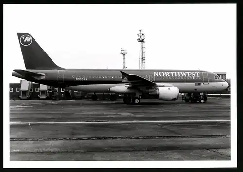 Fotografie Flugzeug Airbus A320, Passagierflugzeug Northwest, Kennung N335NW