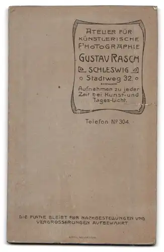 Fotografie Gustav Rasch, Schleswig, Stadtweg 32, zwei niedliche Mädchen in weissen Kleidern mit Haarschleife