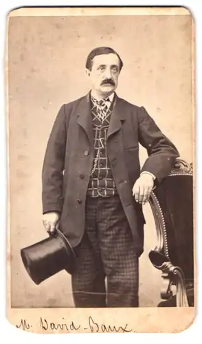 Fotografie Photographie Toulousaine, Toulouse, Allee Louis-Napoleon 10, Herr M. David-Baux im karierten Anzug, Zylinder