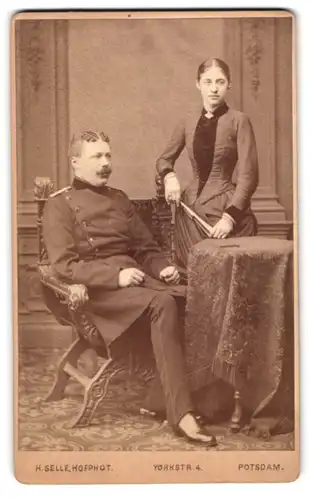 Fotografie H. Selle, Potsdam, Yorkstr. 4, Soldat Ernst Holtz in Uniform nebst Frau Olga Meissner als Brautpaar