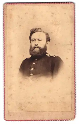 Fotografie J. Dahlendick, Kellinghusen, Portrait Soldat in Uniform mit Vollbart