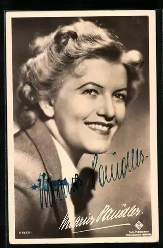 AK Schauspielerin Maria Paudler mit freundlichem Lächeln, Autograph