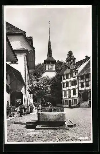 AK Laupen, Brunnen und Kirche im Ortskern