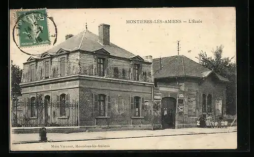 AK Montières-lès-Amiens, L`École