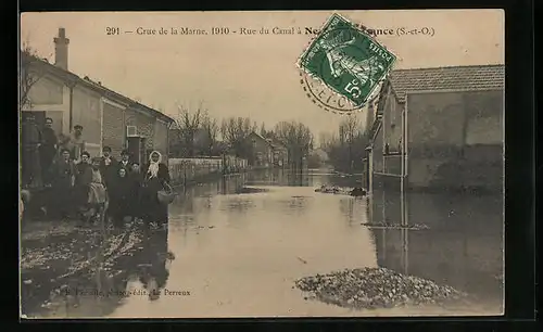 AK Neuilly-Plaisance, Crue de la Marne 1910, Rue du Canal, Hochwasser