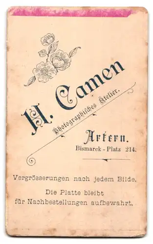 Fotografie H. Camen, Artern, Bismarck-Platz 214, Junge Dame im bestickten Kleid