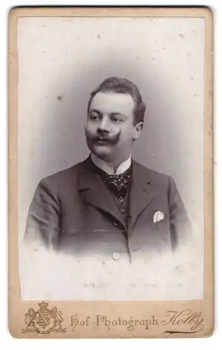 Fotografie Kolby, Chemnitz, König-Str. 21, Eleganter Herr mit Schnauzbart