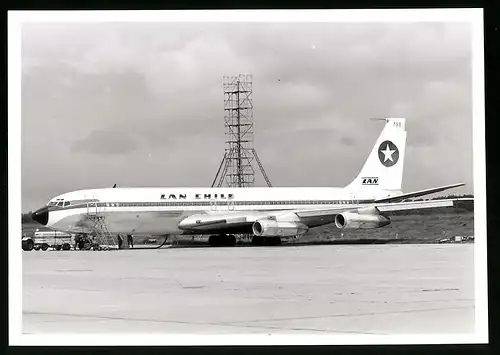 Fotografie Flugzeug Boeing 707, Passagierflugzeug der LAN Chile, Kennung CC-CCG