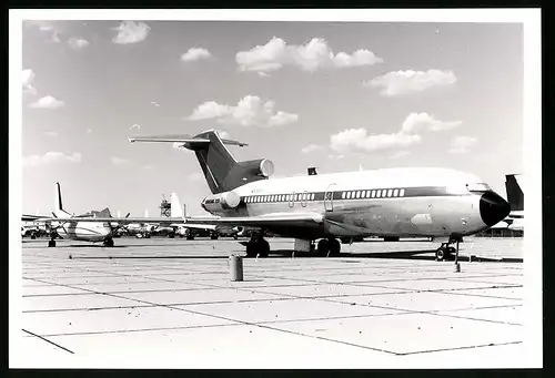 Fotografie Flugzeug Boeing 727, Passagierflugzeug auf Flugssplatz eingemottet, Kennung N90557