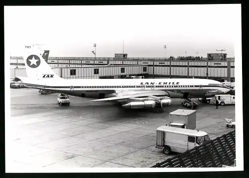 Fotografie Flugzeug Boeing 707, Passagierflugzeug der LAN Chile, Kennung CC-CEA
