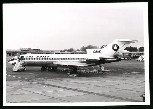 Fotografie Flugzeug Boeing 727, Passagierflugzeug der LAN Chile, Kennung CC-CFE