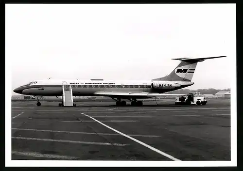 Fotografie Flugzeug Tupolew Tu-134, Passagierflugzeug der Malev Hungarian Airlines, Kennung HA-LBN