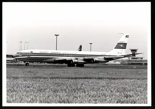 Fotografie Flugzeug Boeing 707, Passagierflugzeug der Kuwait Airways, Kennung 9K-ACX