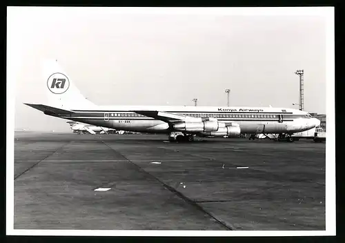Fotografie Flugzeug Boeing 707, Passagierflugzeug der Kenya Airways, Kennung 5Y-BBK