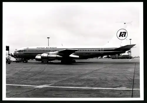 Fotografie Flugzeug Boeing 707, Passagierflugzeug der Kenya Airways, Kennung 5Y-BBX