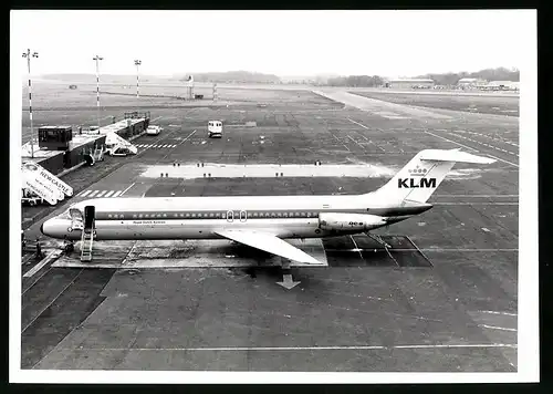 Fotografie Flughafen Newcastle, Flugzeug Douglas DC-9, Passagierflugzeug der KLM, Kennung PH-DNP