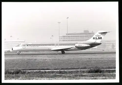Fotografie Flugzeug Douglas DC-9, Passagierflugzeug der KLM, Kennung PH-DOB