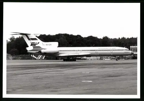 Fotografie Flugzeug Tupolew Tu-154, Passagierflugzeug Kennung RA-85124