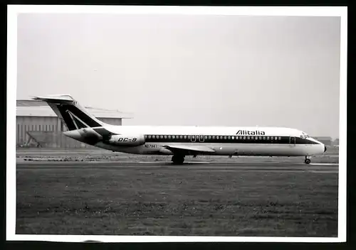 Fotografie Flugzeug Douglas DC-9, Passagierflugzeug der Alitalia, Kennung N27861