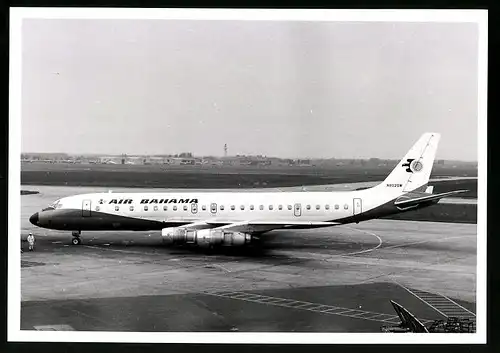Fotografie Flugzeug Douglas DC-8, Passagierflugzeug der Air Bahama, Kennung N8025W