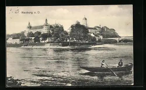 AK Neuburg a. D., Blick auf die Stadt mit Paar im Ruderboot