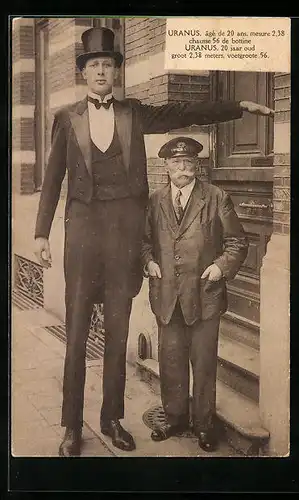 AK Uranus, âgeé de 20 ans, mesure 2, 38 chausse 56 de bottine, Riese neben älterem Herrn