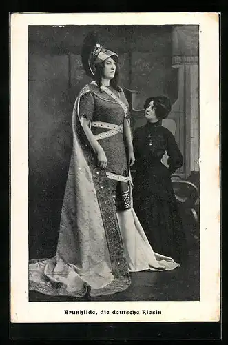 AK Riesin Brunilda im Kostüm