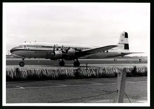 Fotografie Flugzeug Douglas DC-7, Passagierflugzeug der KLM, Kennung PH-DFB