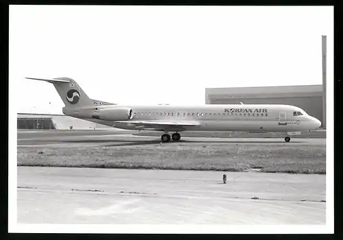 Fotografie Flugzeug Fokker 100, Passagierflugzeug der Korean Air, Kennung PH-KXC