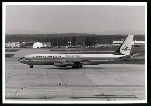 Fotografie Flugzeug Boeing 707, Frachtflugzeug der Korean Air Lines Cargo, Kennung HL7431