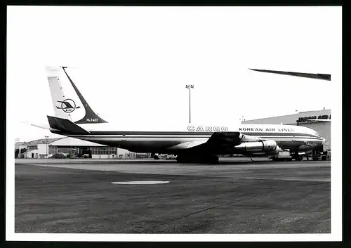 Fotografie Flugzeug Boeing 707, Frachtflugzeug derKorean Air Lines Cargo, Kennung HL7427