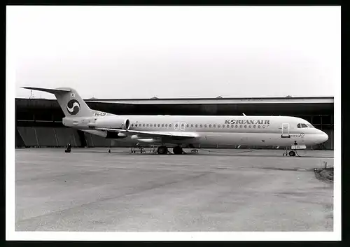 Fotografie Flugzeug Fokker 100, Passagierflugzeug der Korean Air, Kennung PH-EZP