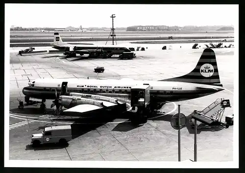 Fotografie Flugzeug Lockheed L-188, Passagierflugzeug der KLM, Kennug PH-LLE