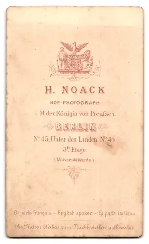 Fotografie H. Noack, Berlin, Unter den Linden 45, Kleines Mädchen im hübschen Kleid