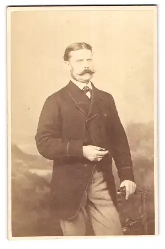 Fotografie Rabending und Monckhoven, Wieden, Favoritenstr. 3, Portrait Baron von Berlichingen im Anzug