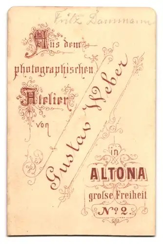 Fotografie Gustav Weber, Altona, Portrait Fritz Dansmann im Anzug mit Fliege