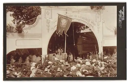 Fotografie F. H. Seitz, Weilheim, Ansicht Weilheim, Blick auf die heilige Messe, Introibo ad altare Dei