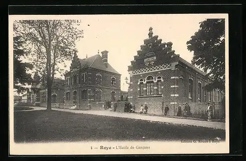 AK Roye, L`Ecole de Garcons